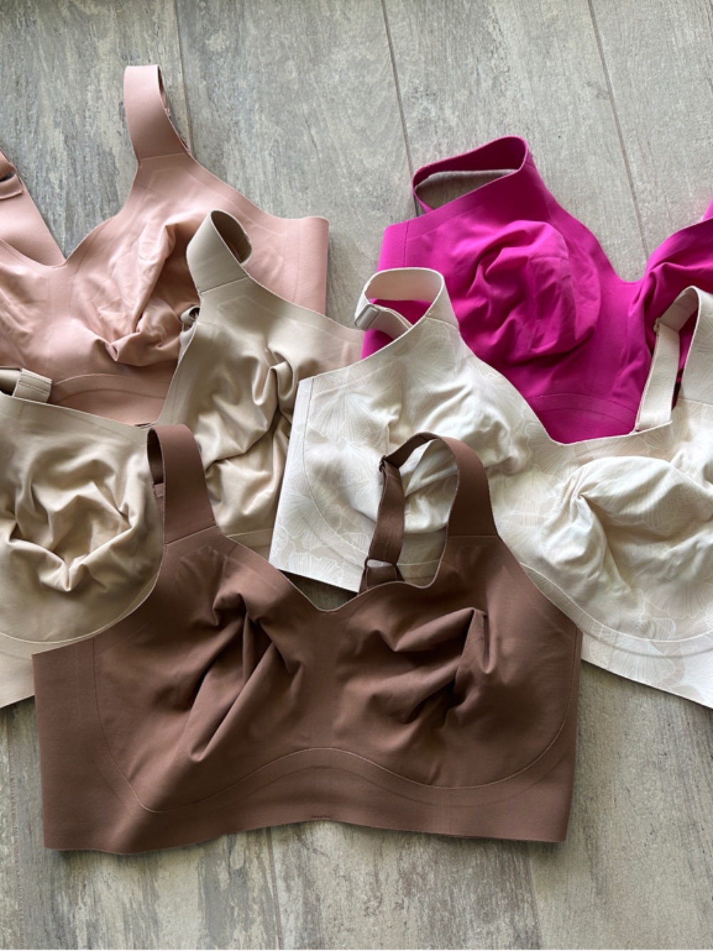 Lot of Evelyn and Bobbi  Beyond bra M